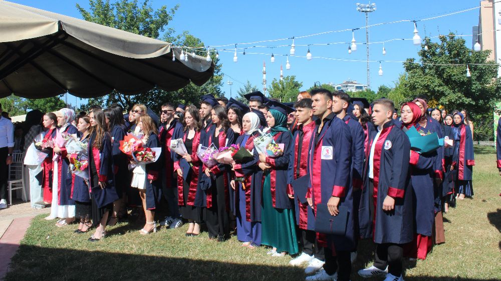  Çarşamba MYO’da mezuniyet sevinci