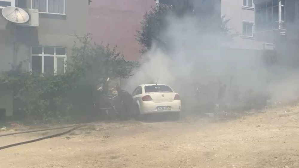  Çatalca'da park halindeki araç alev aldı