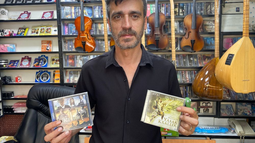 CD ve kasetlerin yerini müzik aletleri alıyor