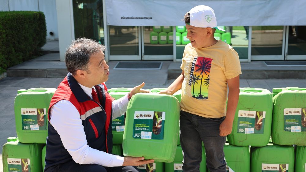 Çiftçilere 'Hümik Asit' dağıtıldı