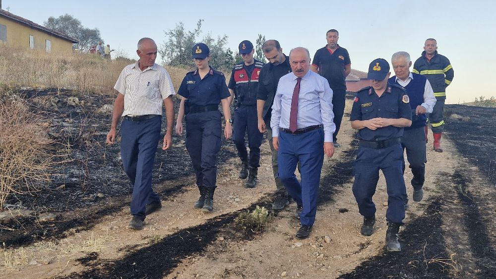  Çorum Valisi Ali Çalgan, yangın bölgesinde incelemelerde bulundu