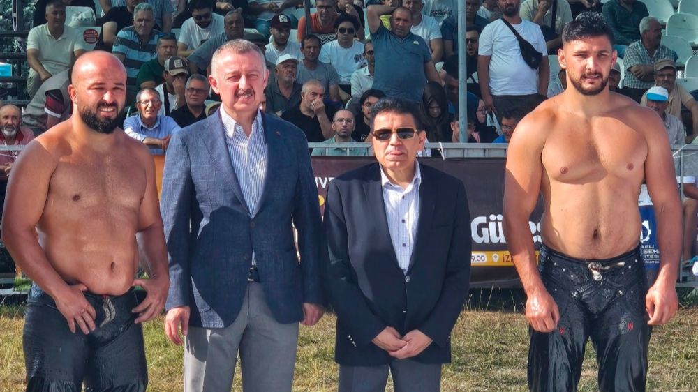 CW Enerji 2025 üçüncü etabı olan 17. Sekapark Yağlı Güreşleri, Başpehlivanı kim  oldu işte başpehlivan 