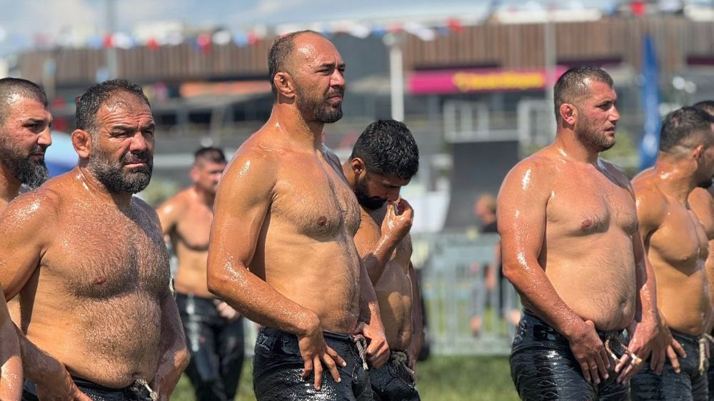 CW Enerji YGL 3. Etap – 17. Sekapark Yağlı Güreşleri'nde çeyrek finale yükselen 8 başpehlivan belli oldu ,Başpehlivan  kim olur ?