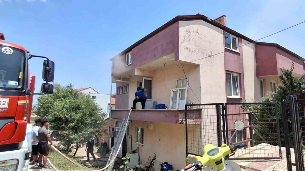 Denizli Kale 'de Bayram günü evleri yandı