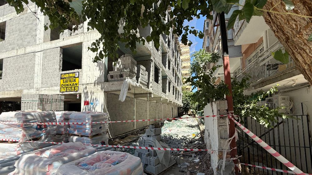 Diyarbakır'da inşaattan düşen iki işçi hayatını kaybetti