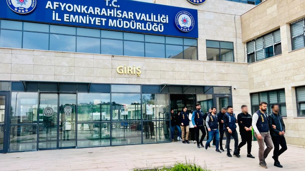Dolandırıcılara yönelik operasyonda 13 kişi tutuklandı