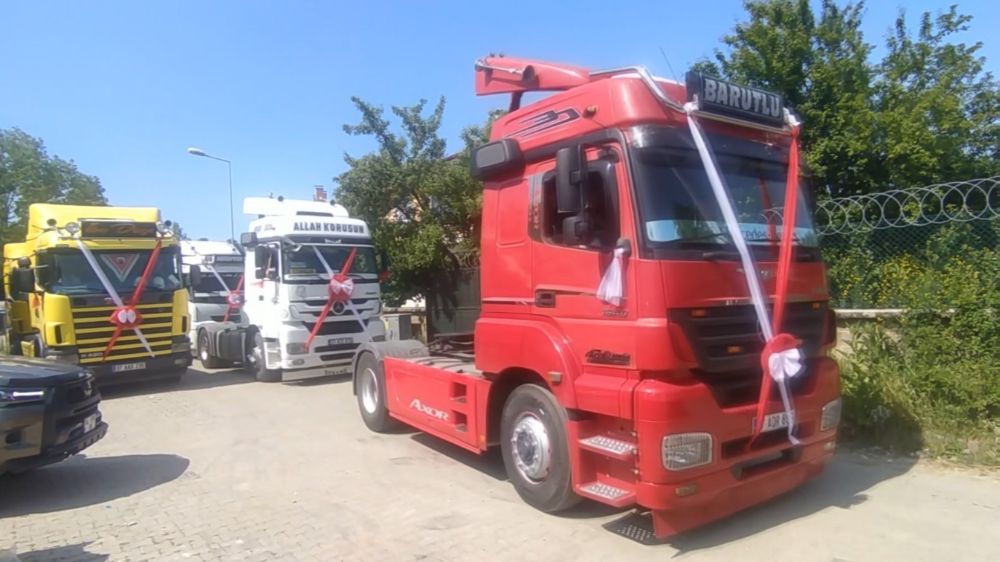 Dünyaevine giren tır şoförüne arkadaşlarından tırlı konvoy