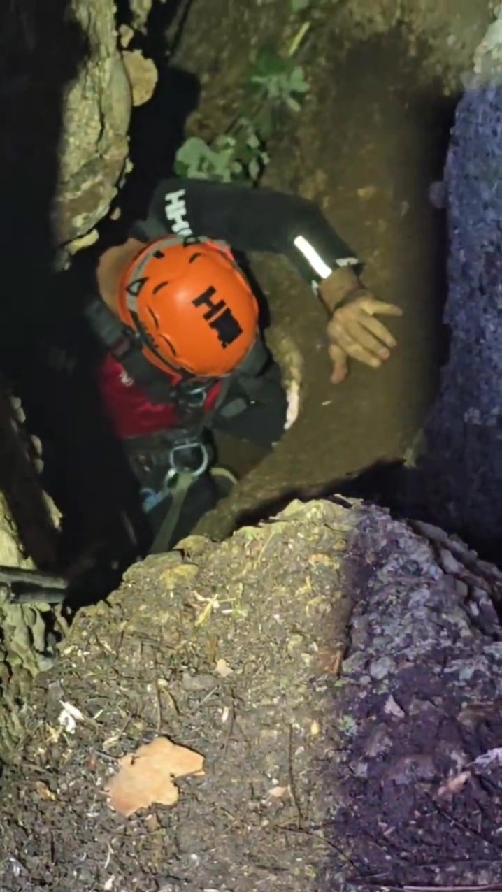 Düştüğü mağarada 3 gün mahsur kalan keçiyi kurtarma ekipleri çıkardı