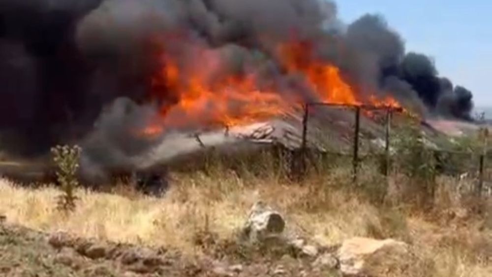   Edirne'de tarlada başlayan  yangın evlere sıçradı  3 ev küle döndü
