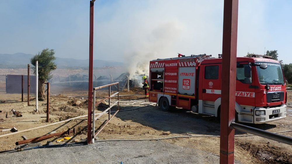 Edremit’te besi çiftliğinde yangın paniği