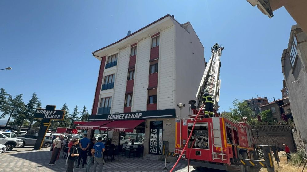 Eğirdir'de kebap salonunda çıkan baca yangını büyümeden söndürüldü