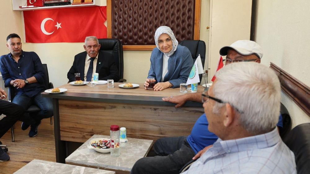 Emekli demiryolu işçileri valiye demiryollarının tarihsel sürecini anlattı