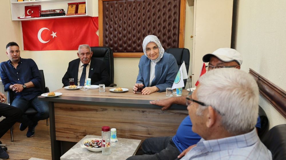 Emekli demiryolu işçileri valiye demiryollarının tarihsel sürecini anlattı