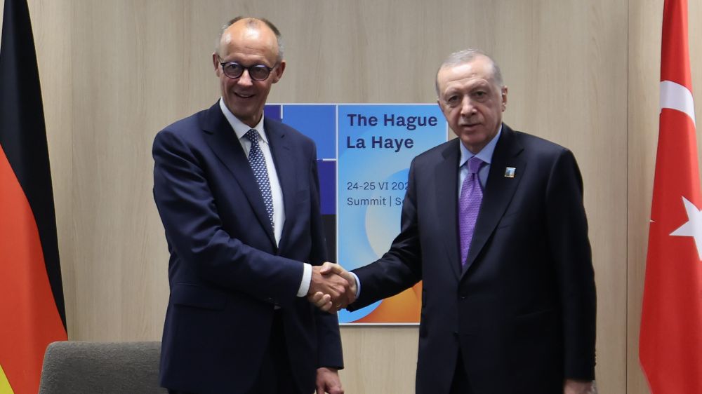 Erdoğan, Lahey'de Almanya Başbakanı Merz ile görüştü