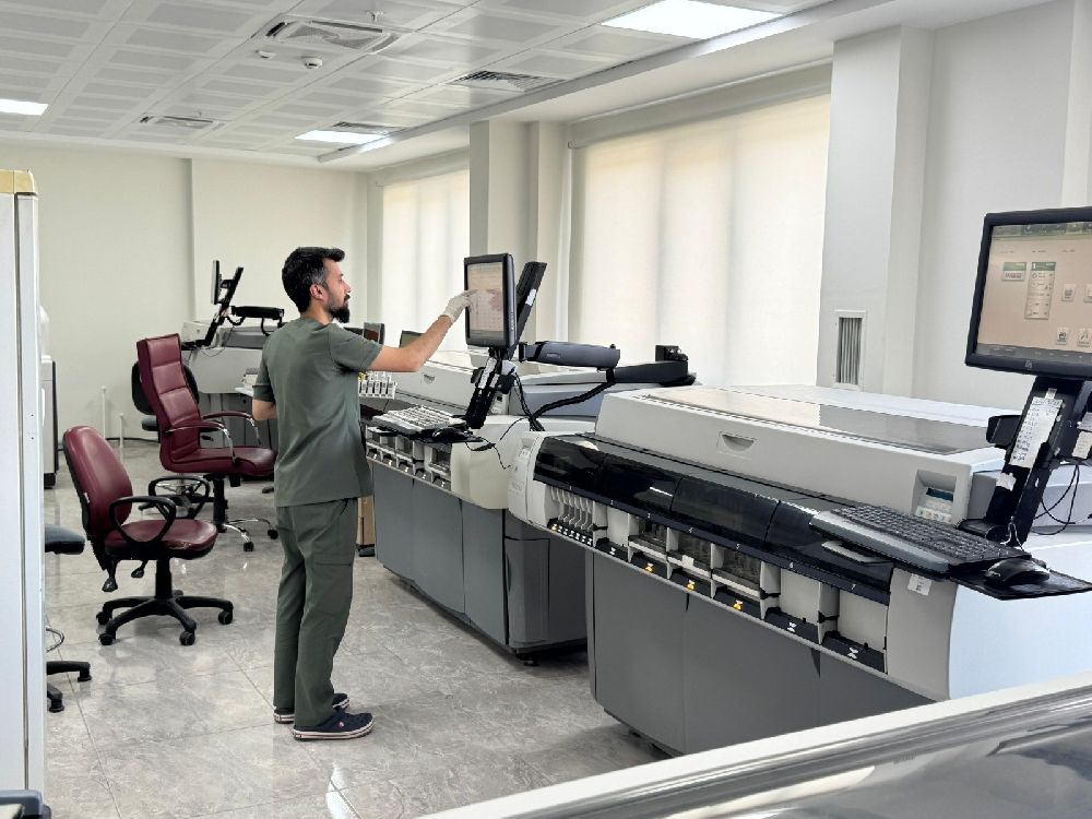 Gazi Yaşargil Eğitim ve Araştırma Hastanesi merkez laboratuvarı yeni yerleşkesine taşındı