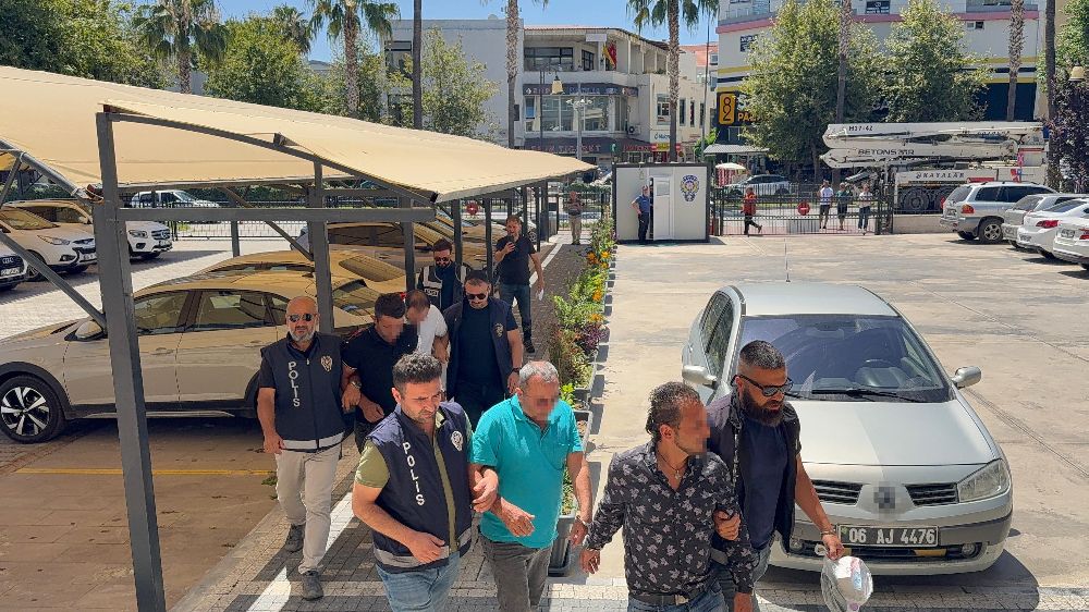 Gazipaşa’da çeşitli suçlardan gözaltına alınan 4 kişiden 3’ü tutuklandı