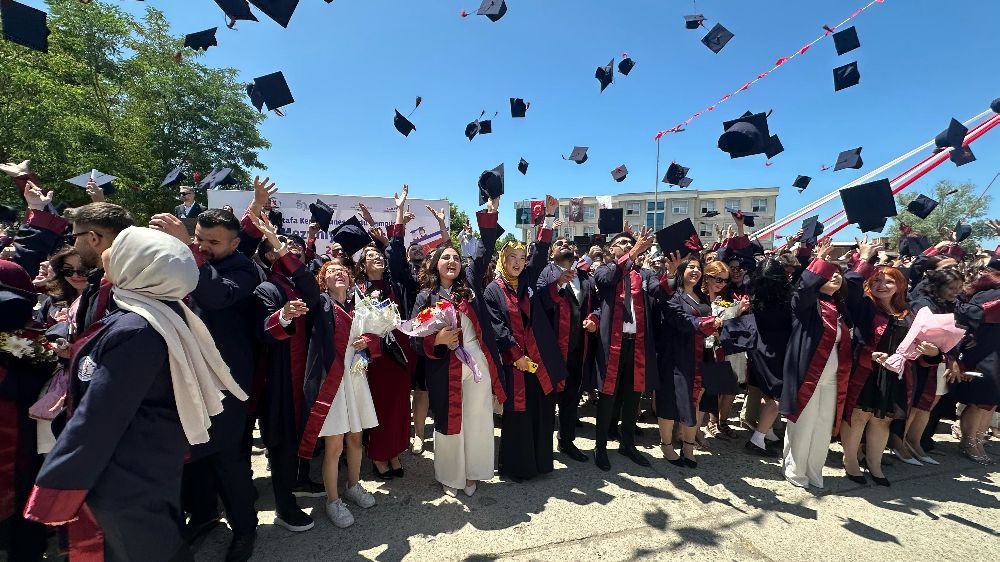 Geleceğin iletişimcileri kep attı