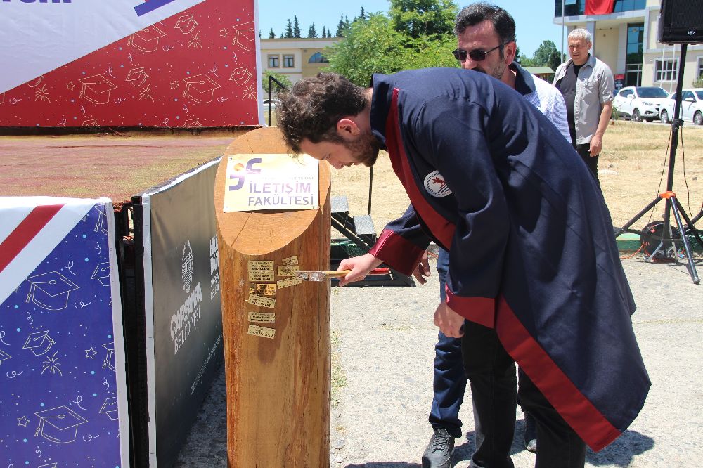 Geleceğin iletişimcileri kep attı