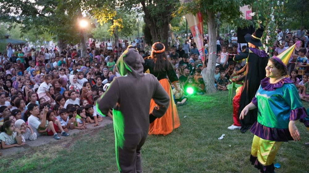 Gezici Çocuk Tiyatro Günleri Ergani, Hazro ve Hani’de çocuklarla buluştu