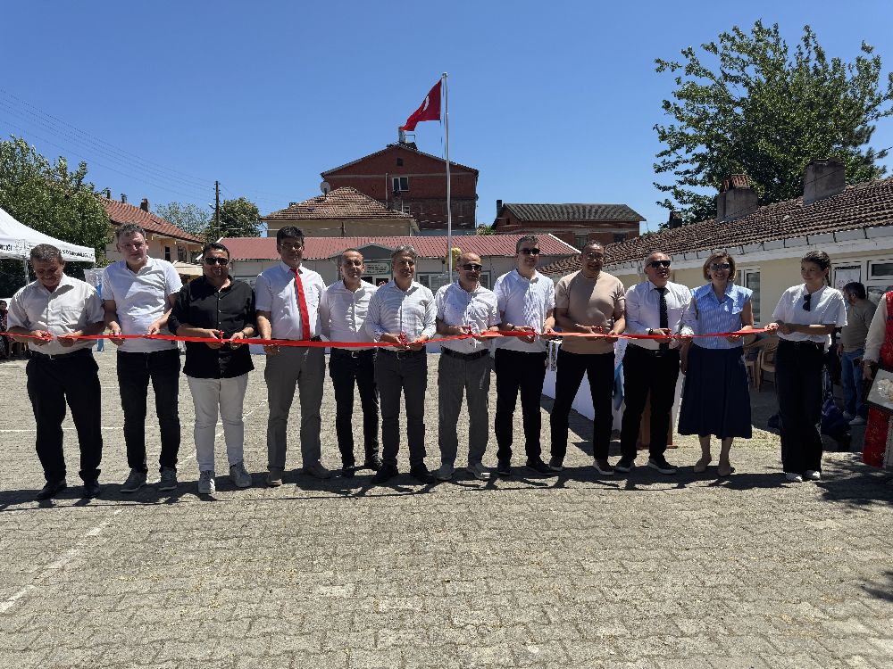 Güzelyaka köyünde kursiyerlerin ürettikleri ürünler sergilendi