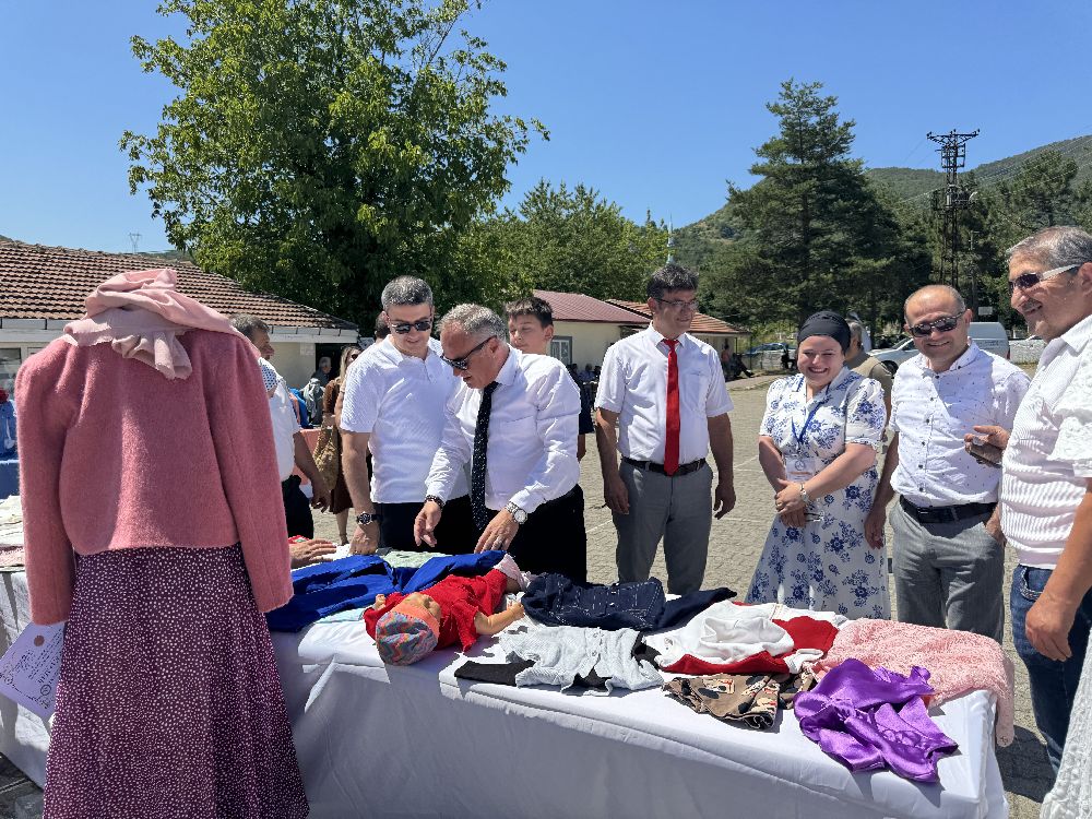 Güzelyaka köyünde kursiyerlerin ürettikleri ürünler sergilendi