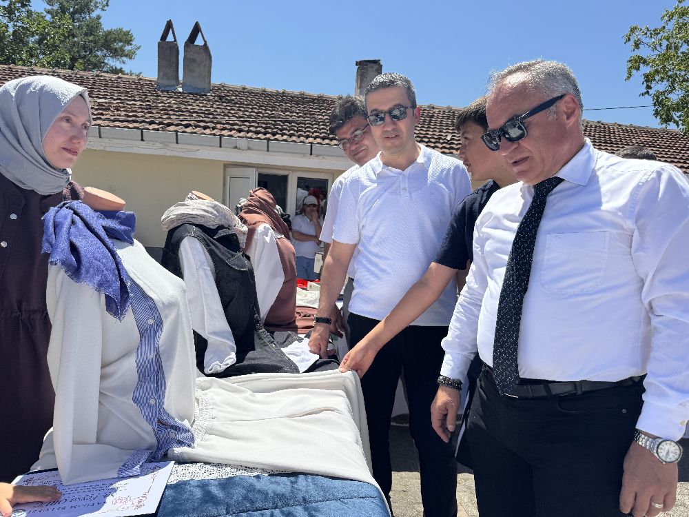 Güzelyaka köyünde kursiyerlerin ürettikleri ürünler sergilendi