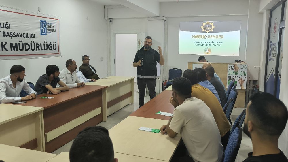 Hakkari emniyeti bin 500 broşürle UYUMA ve NARVAS tanıtıldı