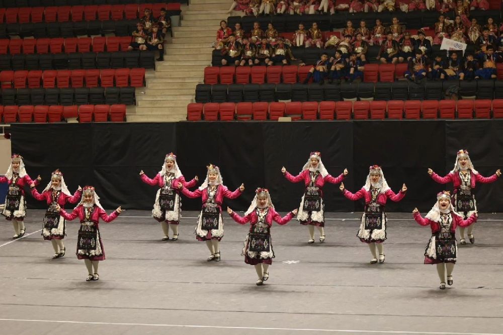 Halk oyunlarında 3 dalın şampiyonu Tavas Belediyesi Spor Kulübü oldu