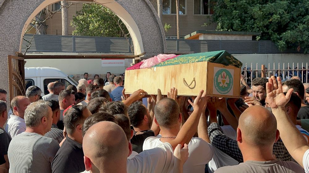 Havuza düşerek hayatını kaybeden minik Nazlı’ya acı veda