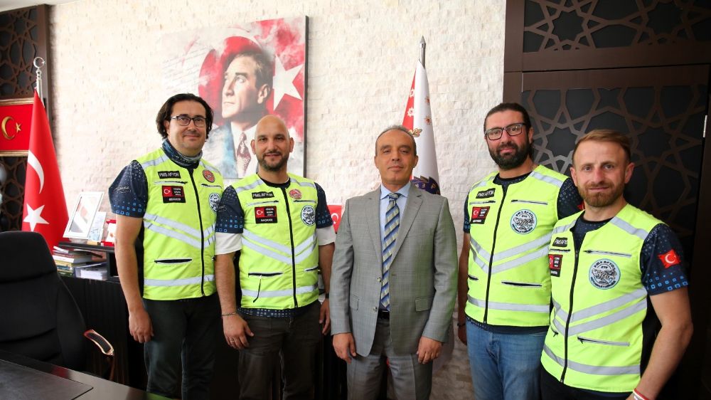 Hazırladıkları sosyal sorumluluk projelerini Emniyet Müdürü Erol’a sundular