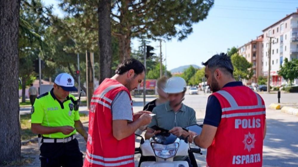 Isparta’da kusurlu bulunan 34 sürücüye idari para cezası