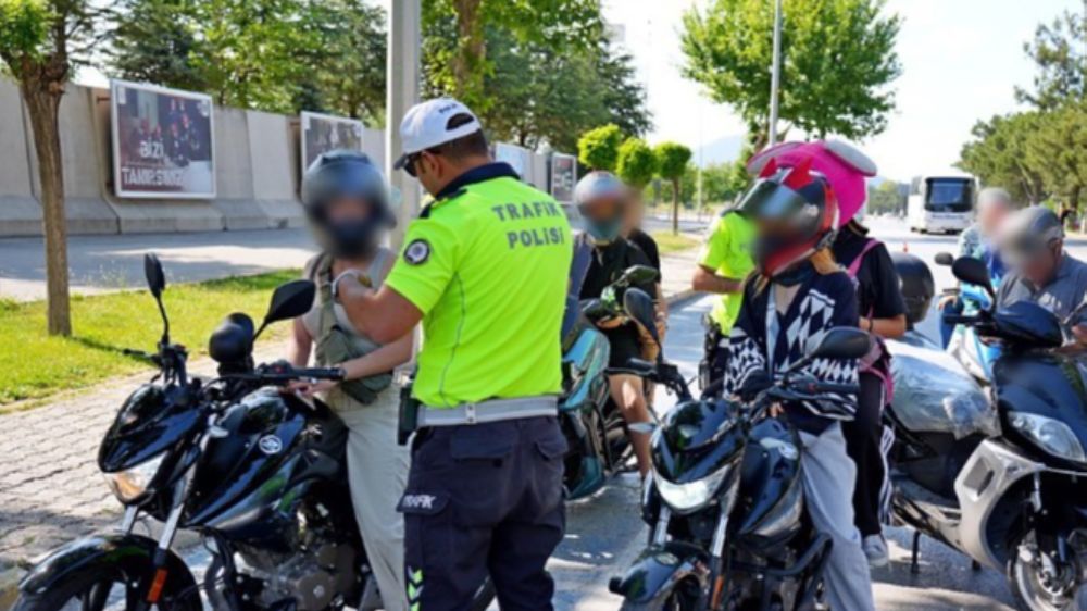 Isparta’da trafik uygulamasında 10 araca ceza kesildi