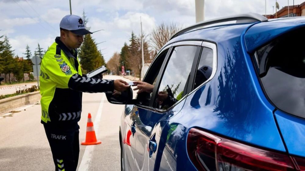 Isparta'da trafik ve düzensiz göç denetimi: 3 bin şahıs sorgulandı