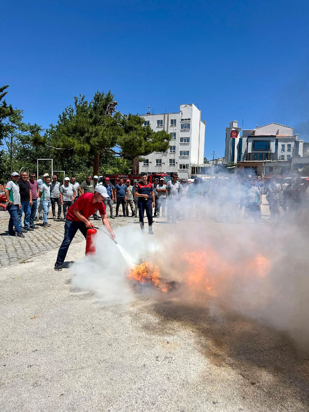 İtfaiye Müdürlüğü’nden Park ve Bahçeler personeline yangın eğitimi
