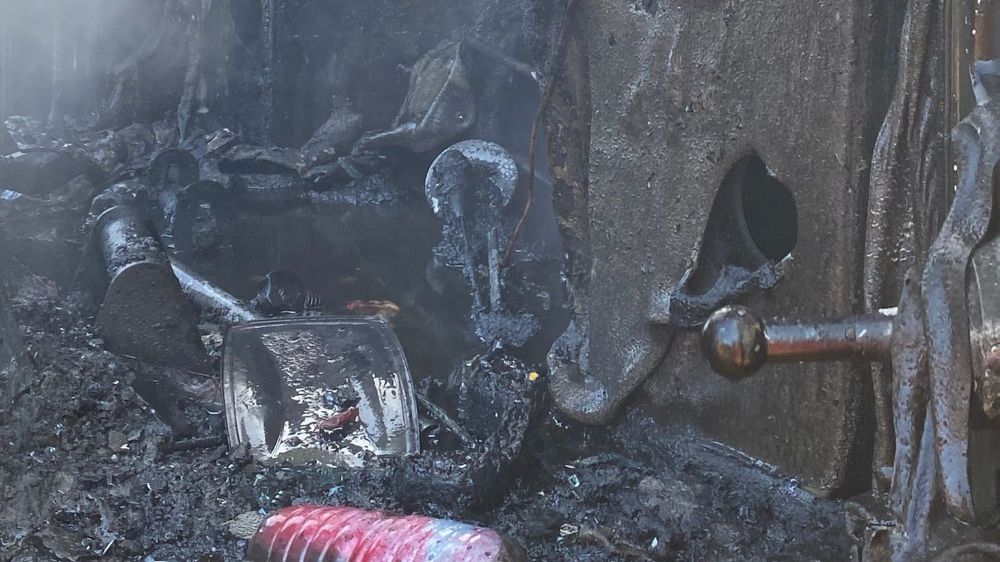 İzmir’de yangına müdahale eden dozer yandı