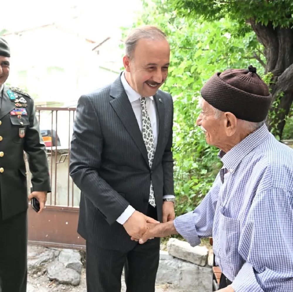 Jandarma'nın 186. Yıl Dönümünde Duygulandıran Vefa 92 Yaşındaki Sait Ali Ayaz'dan Mehmetçik Vakfı'na Anlamlı Bağış