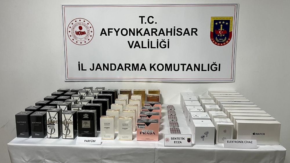 Kaçak elektronik ürün satan şahıs uyuşturucu ile yakalandı