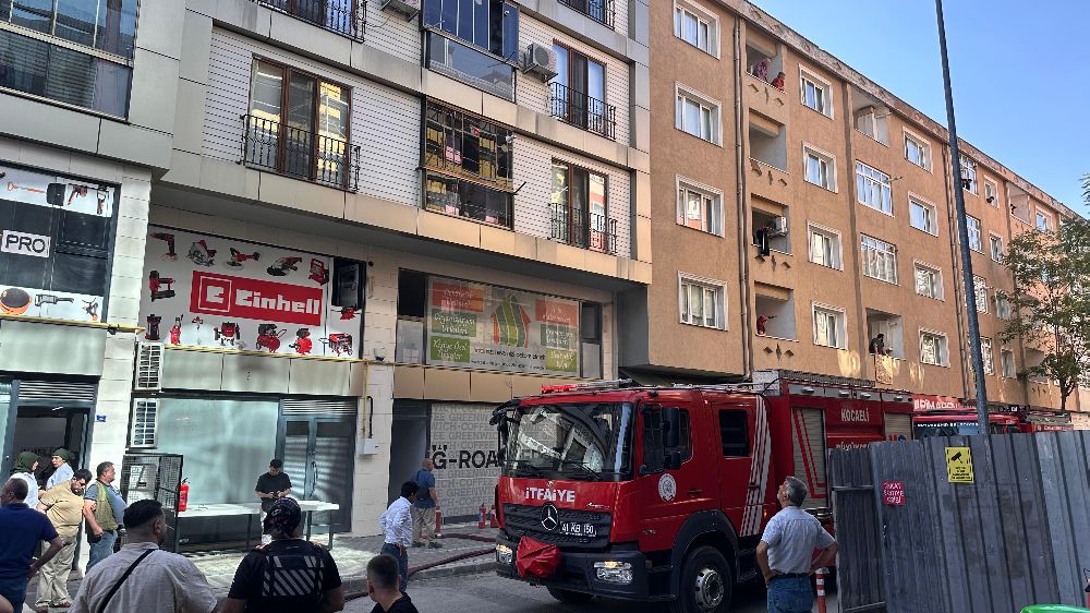 Kafenin deposunda yangın paniği