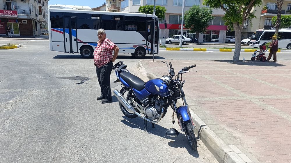 Kamyonetle çarpışan motosiklet sürücüsü ehliyetsiz çıktı