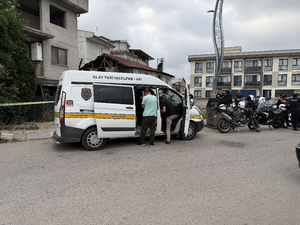 Kanlı ziyaret: Çocuklarının evinde eski eşini vurdu