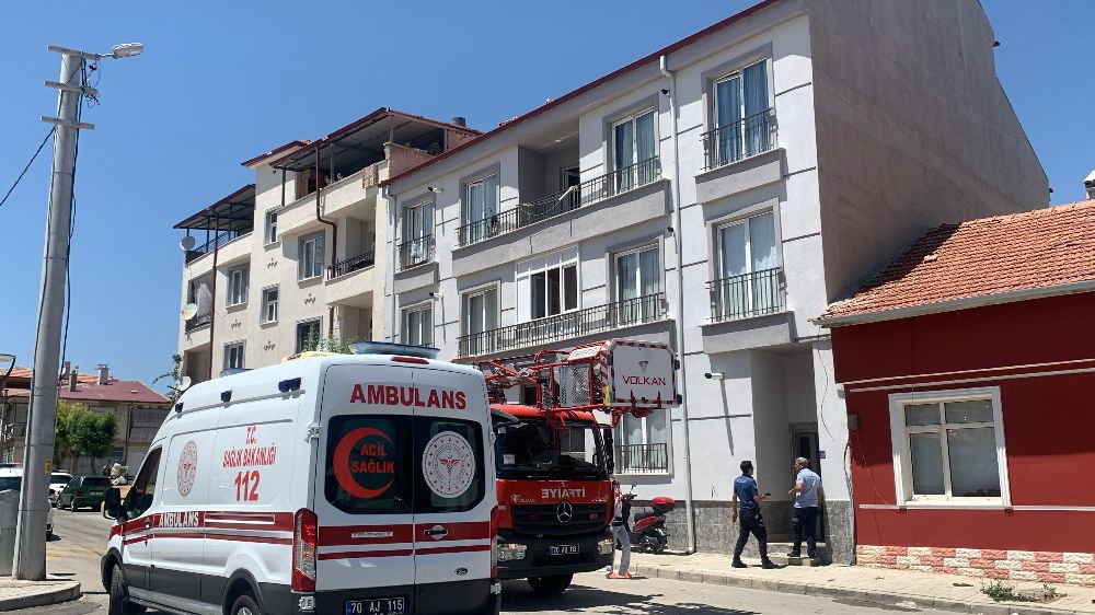 Karaman'da binadan yayılan kötü koku ekipleri harekete geçirdi