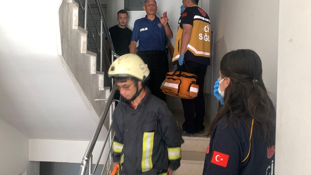 Karaman'da binadan yayılan kötü koku ekipleri harekete geçirdi