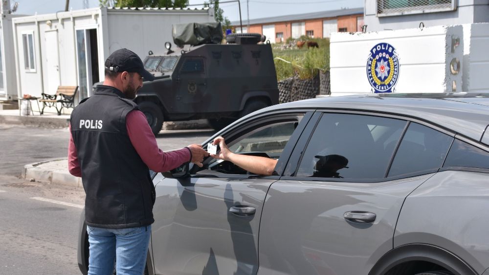 Kars’ta polis adeta göz açtırmıyor