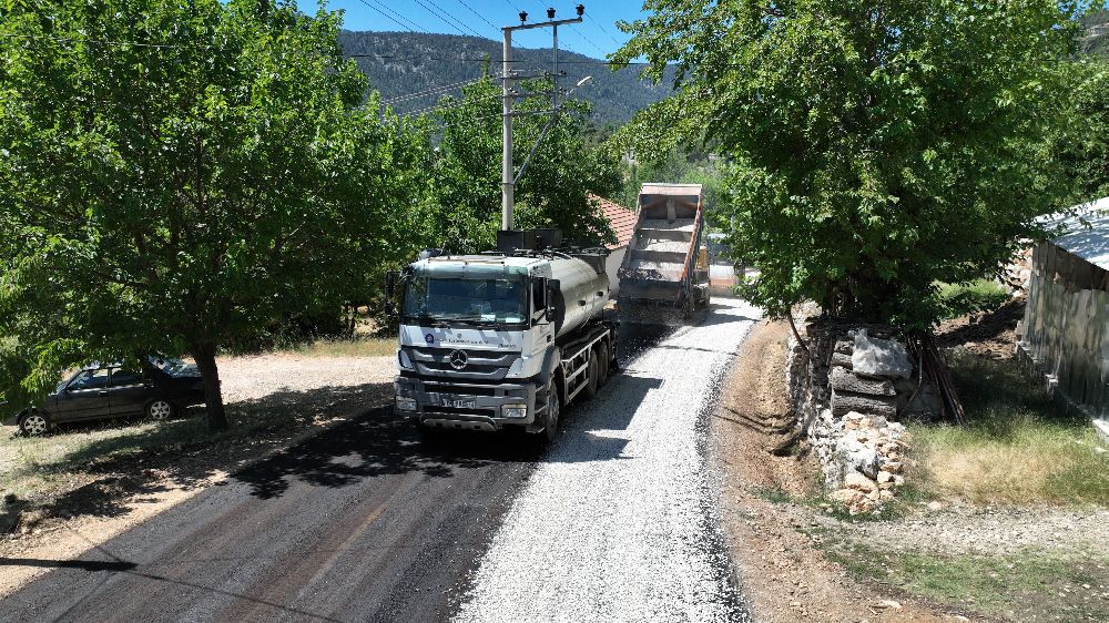 Kaş Beldibi ve Sütleğen Grup Yolu asfaltlanıyor