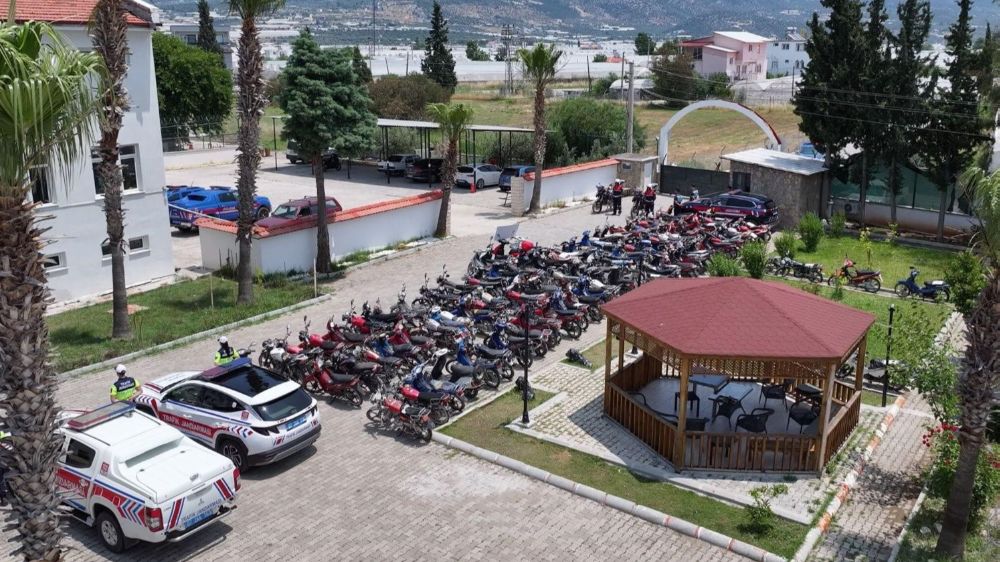 Kaş’ta motosikletlere yönelik huzur ve güven uygulamasında 145 araç trafikten men edildi