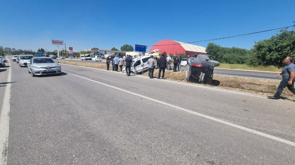  Kastamonu’da iki hafif ticari araç çarpıştı: 4 yaralı