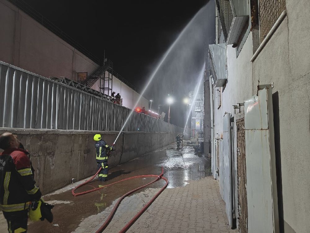 Kayseri’de ahşap fabrikasında korkutan yangın