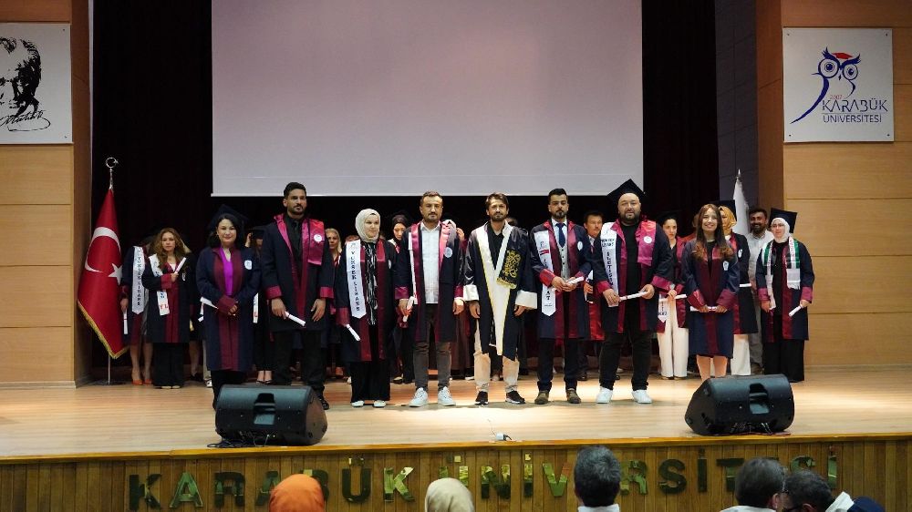 KBÜ Lisansüstü Eğitim Enstitüsü’nde 948 mezun diplomasını aldı