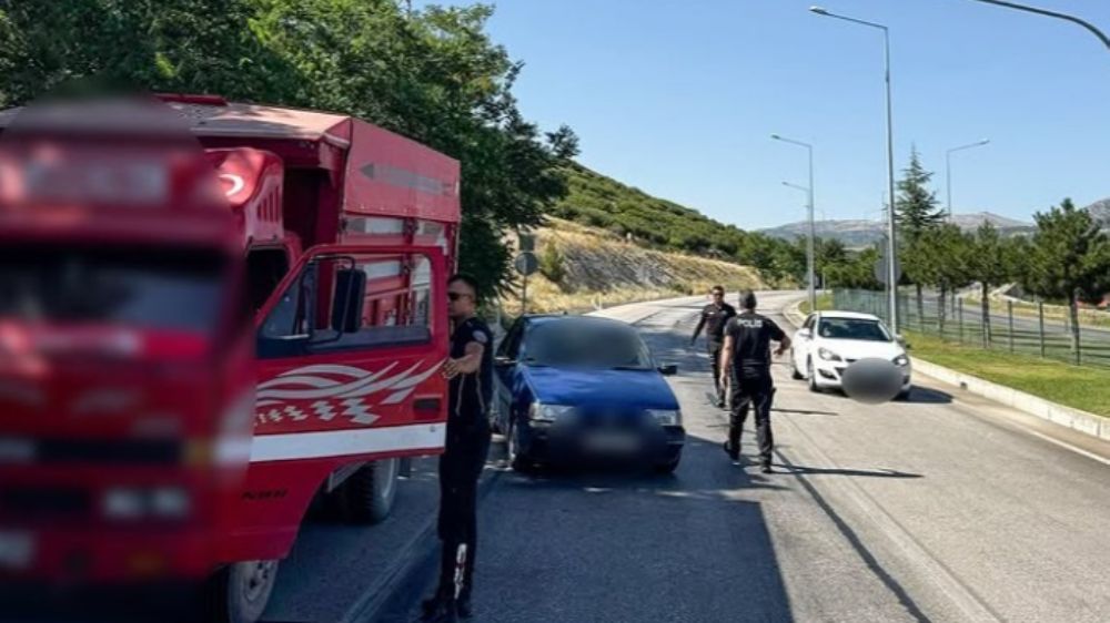 Keçiborlu'da asayiş ve trafik uygulamasında sentetik ecza ele geçirildi