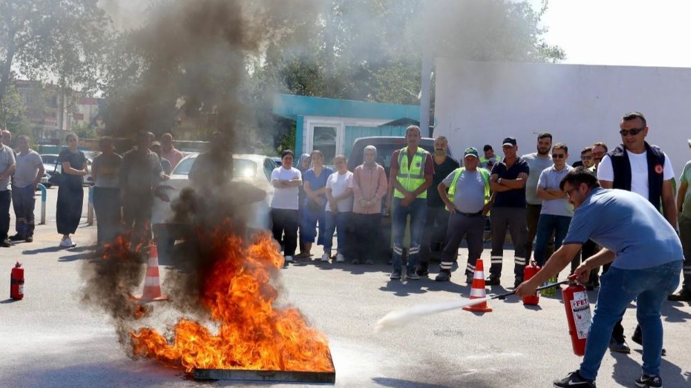 Kepez'de belediye personeline uygulamalı yangın eğitimi